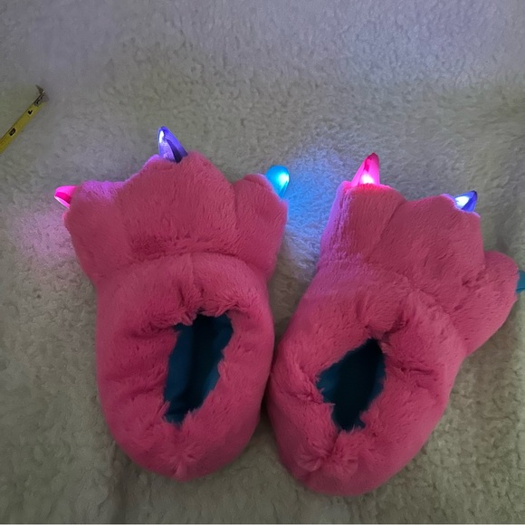 Flash Lights Claws Kids Slippers pink size Large READ - Picture 12 of 12